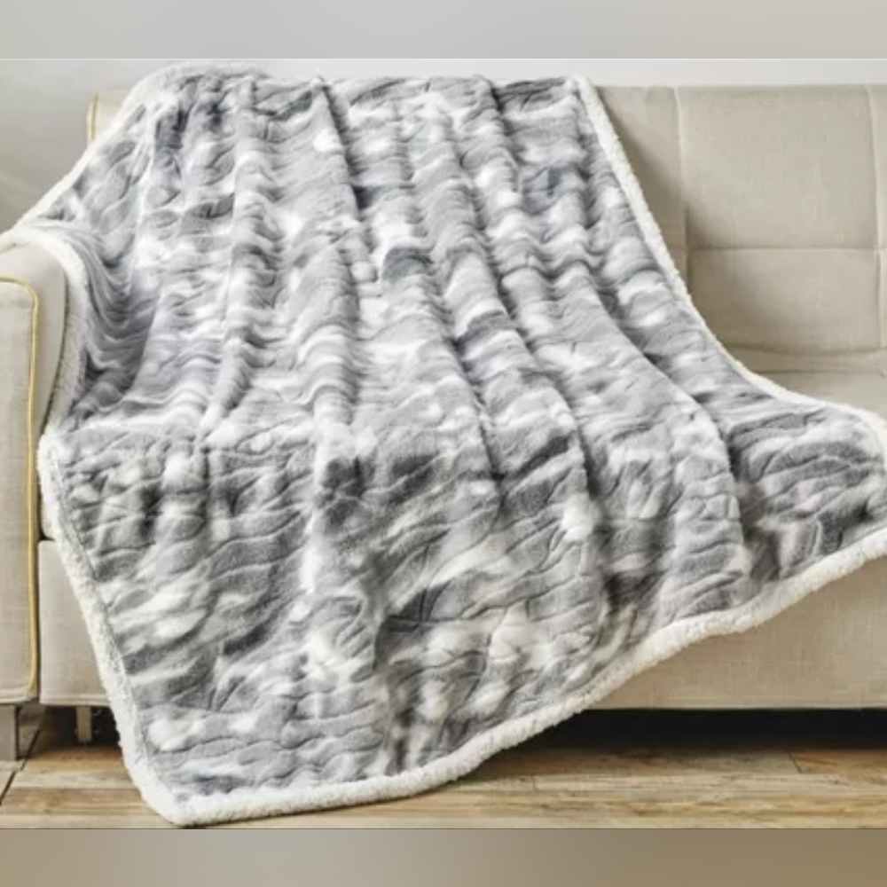 Noble House Alaska Sheradian Luxury Faux Fur Sherpa Throw - Picture 2 of 4